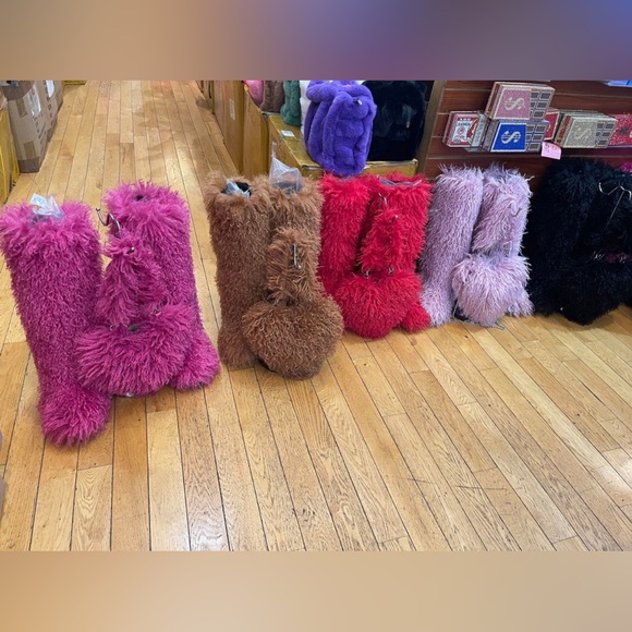 Furry Boots and purse set - Picture 3 of 5